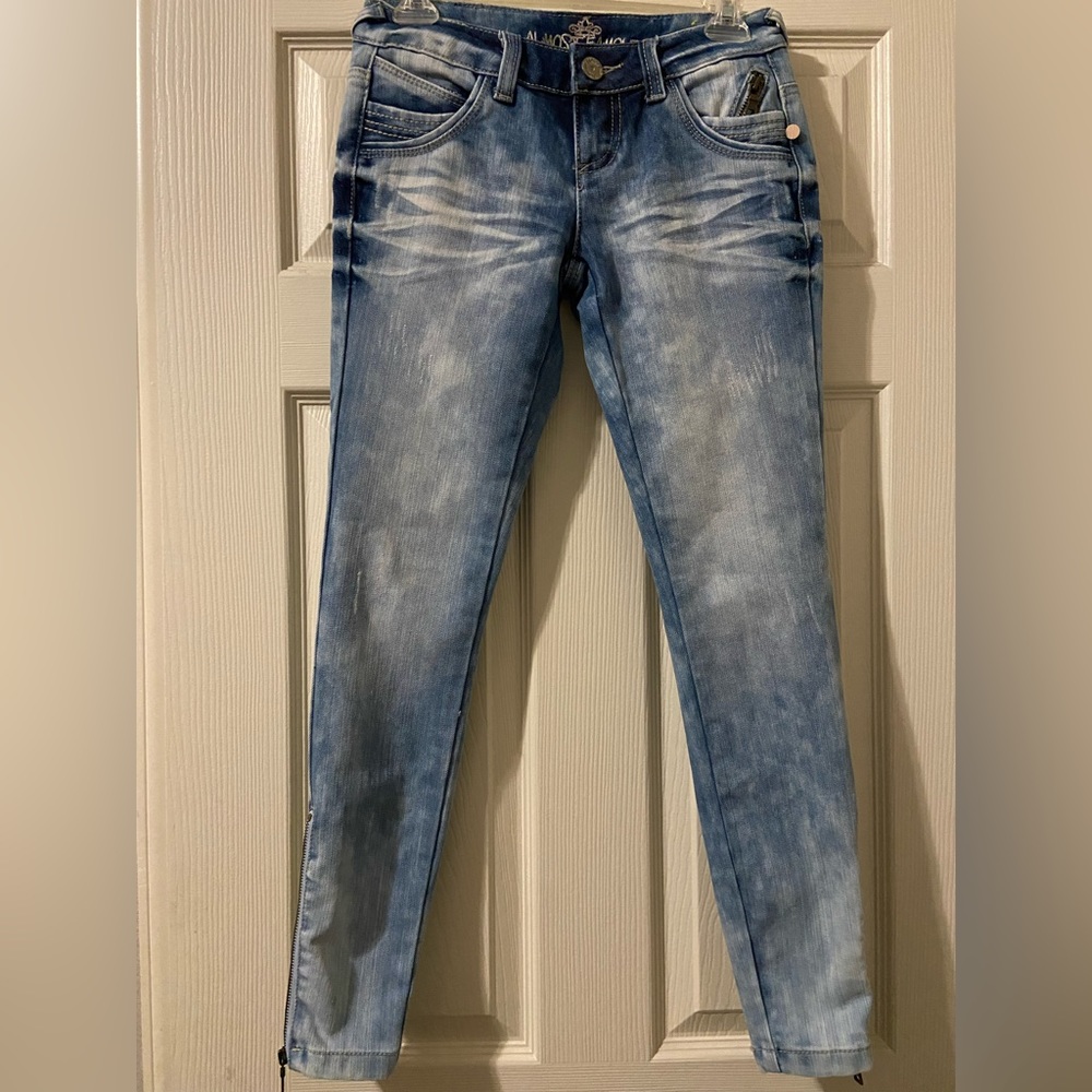 NWOT Almost Famous. Skinny jeans, y2k w/ zipper’s up ankle’s